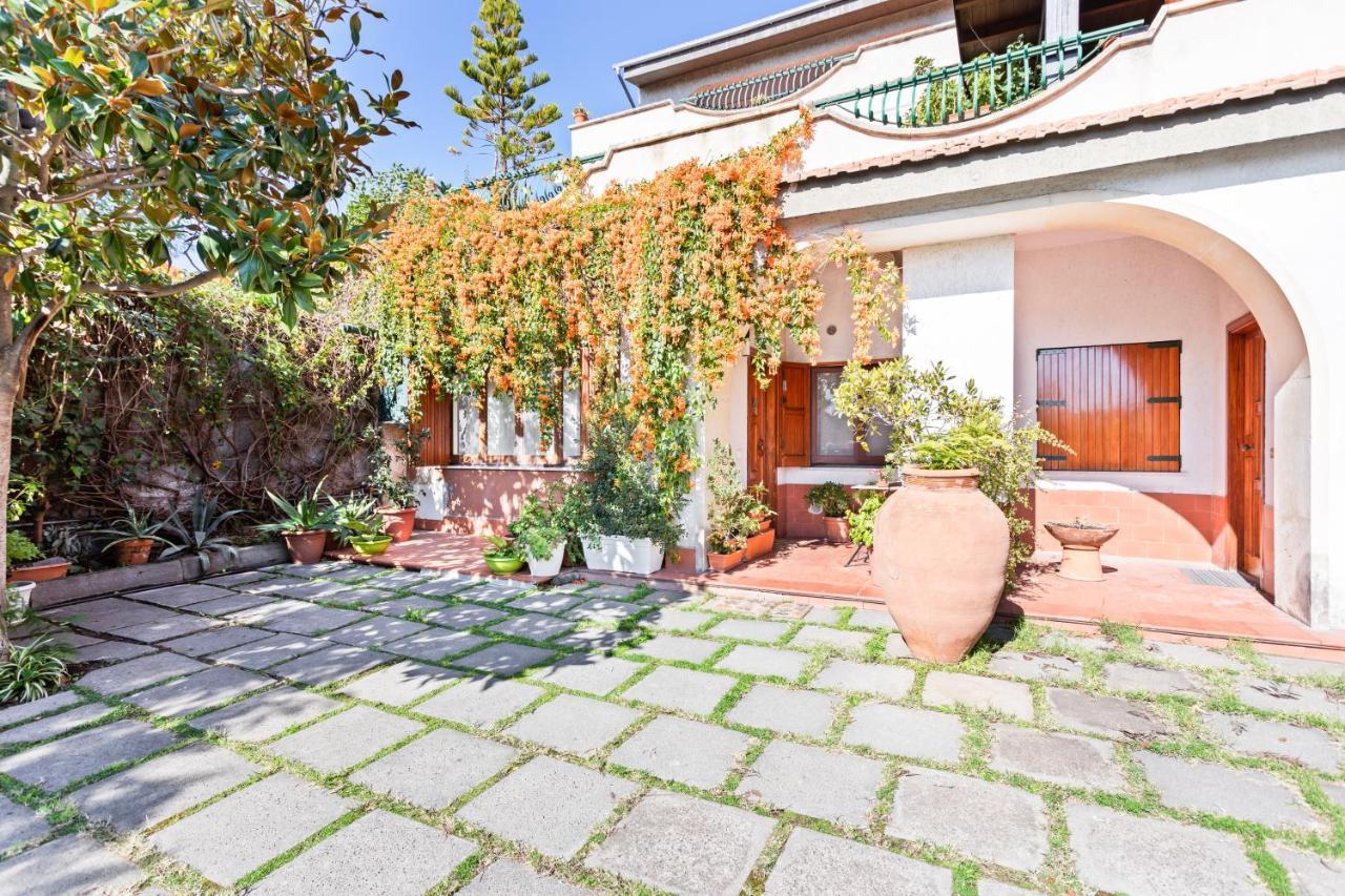 Luminoso Nuovalucello Apart- Giardino E Parcheggio Privato CTA Exterior foto